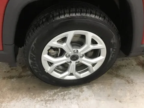 More photos of 2025 Jeep Compass Latitude at Gregg Young Abrams Chrysler Dodge Jeep Ram, WI