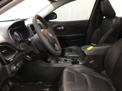 More photos of 2022 Jeep Cherokee Latitude Lux at Gregg Young Abrams Chrysler Dodge Jeep Ram, WI