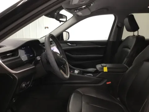 More photos of 2023 Jeep Grand Cherokee L Limited at Gregg Young Abrams Chrysler Dodge Jeep Ram, WI
