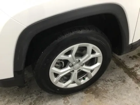 More photos of 2024 Jeep Compass Latitude at Gregg Young Abrams Chrysler Dodge Jeep Ram, WI