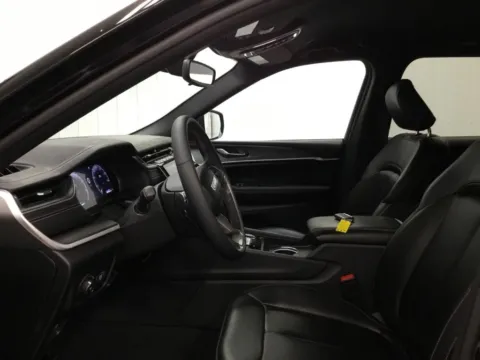 More photos of 2024 Jeep Grand Cherokee Limited at Gregg Young Abrams Chrysler Dodge Jeep Ram, WI