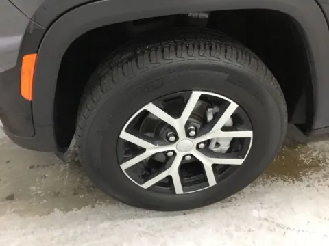 More photos of 2024 Jeep Grand Cherokee Limited at Gregg Young Abrams Chrysler Dodge Jeep Ram, WI