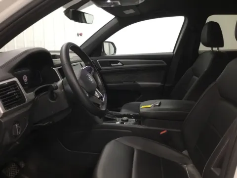 More photos of 2023 Volkswagen Atlas Cross Sport 2.0T SE w/Technology at Gregg Young Abrams Chrysler Dodge Jeep Ram, WI