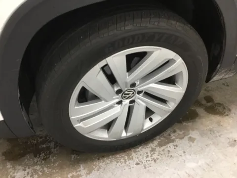 More photos of 2023 Volkswagen Atlas Cross Sport 2.0T SE w/Technology at Gregg Young Abrams Chrysler Dodge Jeep Ram, WI