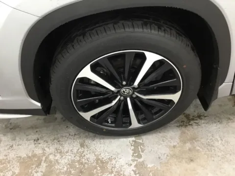 More photos of 2022 Toyota Highlander XSE at Gregg Young Abrams Chrysler Dodge Jeep Ram, WI