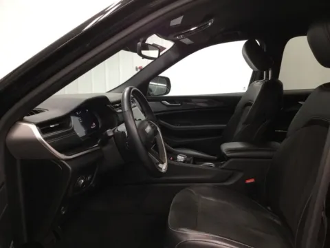 More photos of 2022 Jeep Grand Cherokee L Altitude at Gregg Young Abrams Chrysler Dodge Jeep Ram, WI