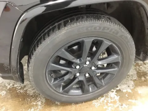 More photos of 2022 Jeep Grand Cherokee WK Laredo X at Gregg Young Abrams Chrysler Dodge Jeep Ram, WI