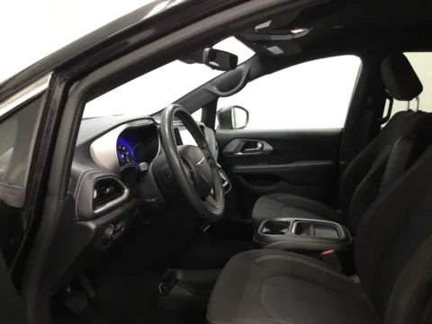 More photos of 2023 Chrysler Pacifica Touring at Gregg Young Abrams Chrysler Dodge Jeep Ram, WI