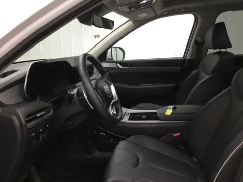 More photos of 2025 Hyundai Palisade SEL Premium at Gregg Young Abrams Chrysler Dodge Jeep Ram, WI