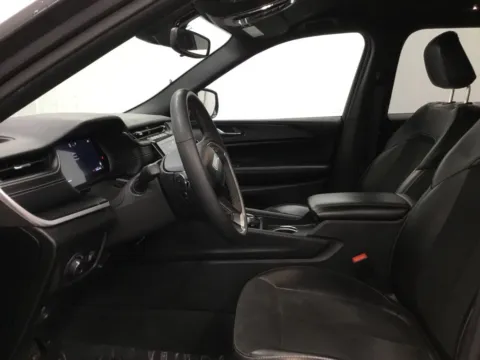 More photos of 2024 Jeep Grand Cherokee L Altitude at Gregg Young Abrams Chrysler Dodge Jeep Ram, WI