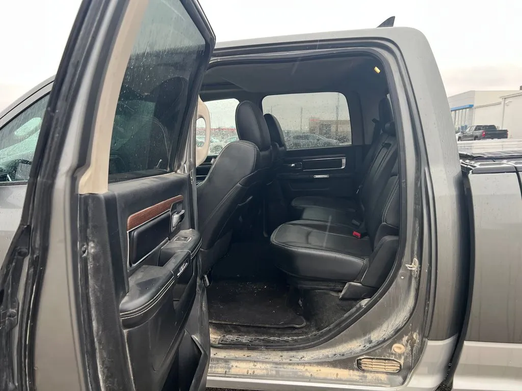 2013 Ram 1500 Laramie photo 3