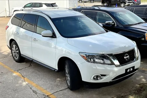 Photos of 2016 Nissan Pathfinder SV for sale in Marshalltown, IA at Gregg Young Chevrolet Marshalltown