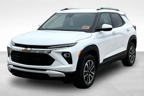 White 2025 Chevrolet TrailBlazer LT for sale in Marshalltown, IA