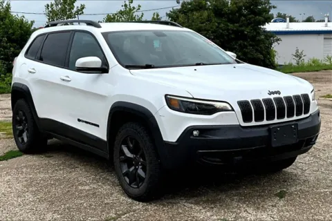Photos of 2019 Jeep Cherokee Latitude for sale in Marshalltown, IA at Gregg Young Chevrolet Marshalltown