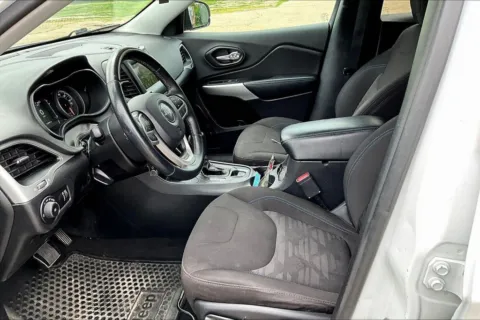 More photos of 2019 Jeep Cherokee Latitude at Gregg Young Chevrolet Marshalltown, IA