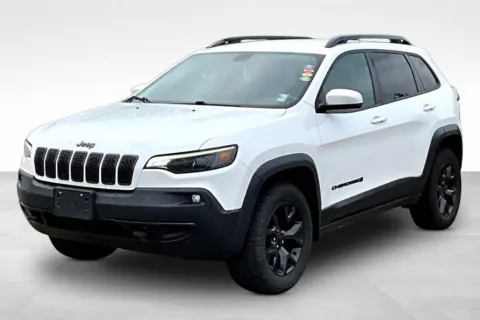 White 2019 Jeep Cherokee Latitude for sale in Marshalltown, IA