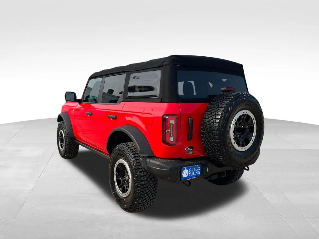 2021 Ford Bronco Wildtrak photo 2