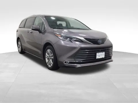 More photos of 2021 Toyota Sienna Platinum at Gregg Young Hortonville Ford, WI