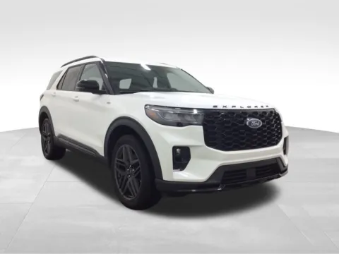 More photos of 2025 Ford Explorer ST-Line at Gregg Young Hortonville Ford, WI
