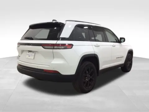 More photos of 2024 Jeep Grand Cherokee Altitude X at Gregg Young Hortonville Ford, WI