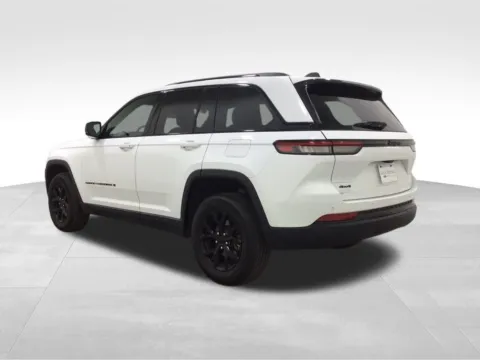 Another view of 2024 Jeep Grand Cherokee Altitude X for sale in Hortonville, WI at Gregg Young Hortonville Ford