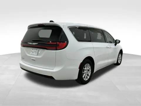 More photos of 2025 Chrysler Pacifica Select at Gregg Young Hortonville Ford, WI