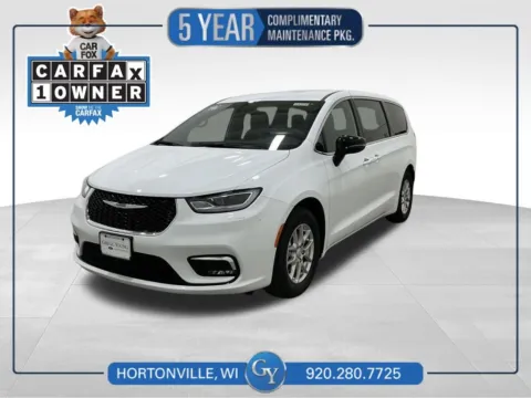 White 2025 Chrysler Pacifica Select for sale in Hortonville, WI