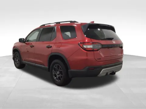 Photos of 2025 Honda Pilot TrailSport for sale in Hortonville, WI at Gregg Young Hortonville Ford