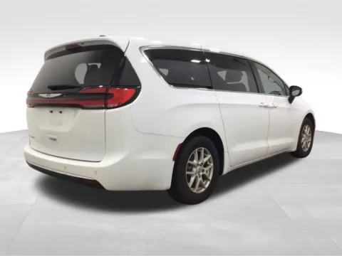 More photos of 2023 Chrysler Pacifica Touring L at Gregg Young Hortonville Ford, WI