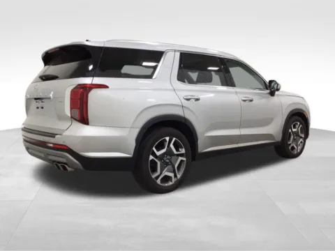 More photos of 2023 Hyundai Palisade Limited at Gregg Young Hortonville Ford, WI