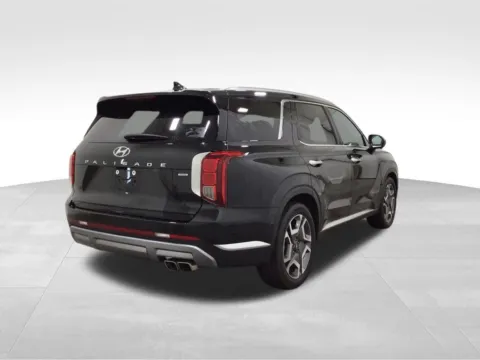 More photos of 2023 Hyundai Palisade Limited at Gregg Young Hortonville Ford, WI