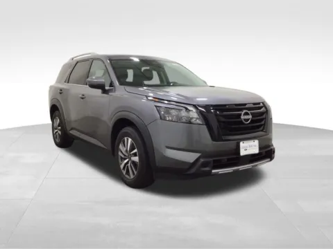 More photos of 2025 Nissan Pathfinder SL at Gregg Young Hortonville Ford, WI