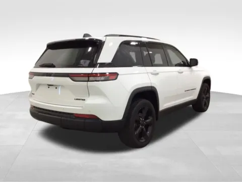 More photos of 2023 Jeep Grand Cherokee Limited at Gregg Young Hortonville Ford, WI