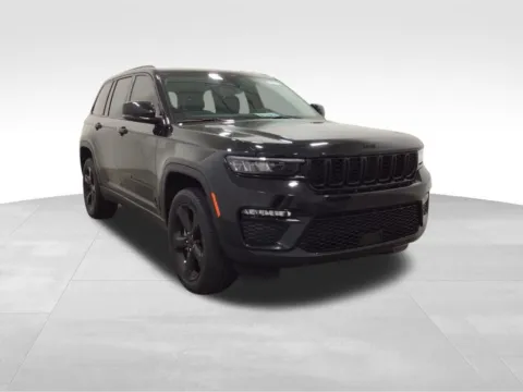 More photos of 2023 Jeep Grand Cherokee Limited at Gregg Young Hortonville Ford, WI