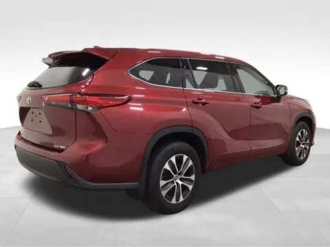 More photos of 2022 Toyota Highlander XLE at Gregg Young Hortonville Ford, WI
