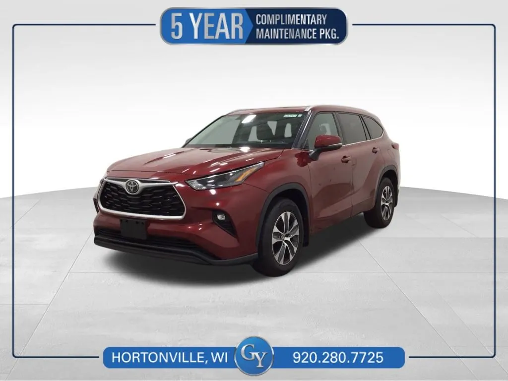 White 2022 Toyota Highlander XLE for sale in Hortonville, WI