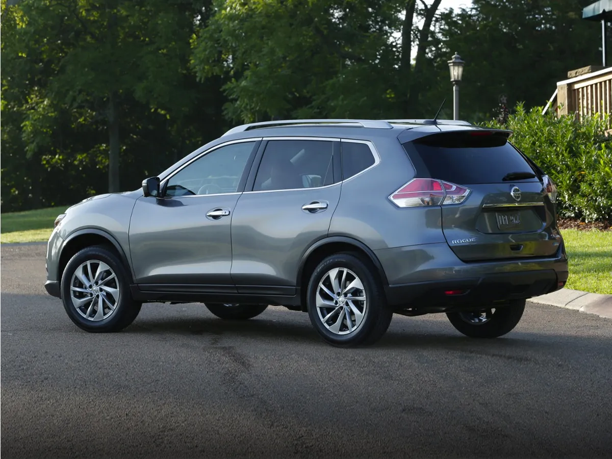 2015 Nissan Rogue SV for sale in Hortonville, WI