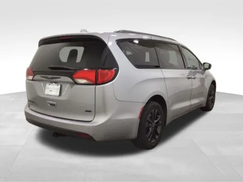 More photos of 2020 Chrysler Pacifica Launch Edition at Gregg Young Hortonville Ford, WI