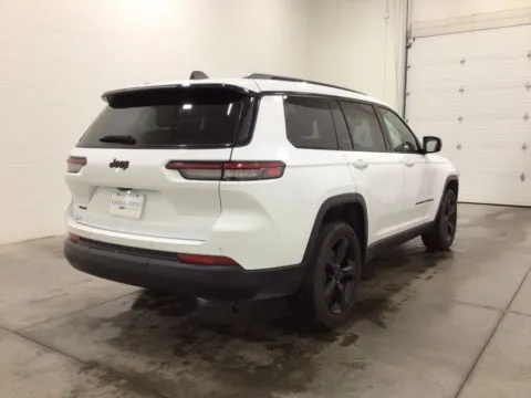 More photos of 2023 Jeep Grand Cherokee L Altitude at Gregg Young Hortonville Ford, WI