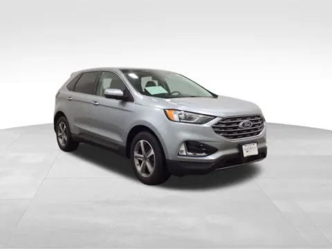 More photos of 2022 Ford Edge SEL at Gregg Young Hortonville Ford, WI