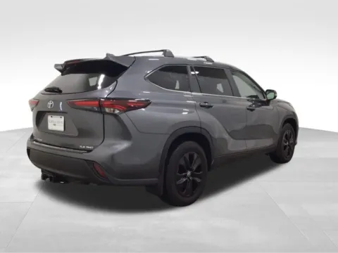 Another view of 2024 Toyota Highlander XLE for sale in Hortonville, WI at Gregg Young Hortonville Ford