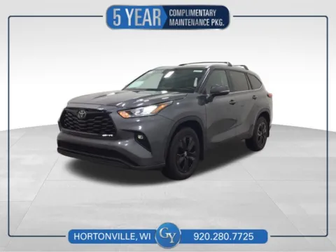 Blue 2024 Toyota Highlander XLE for sale in Hortonville, WI