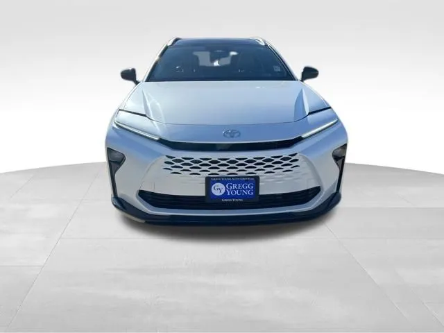 2025 Toyota Crown Signia Limited photo 4