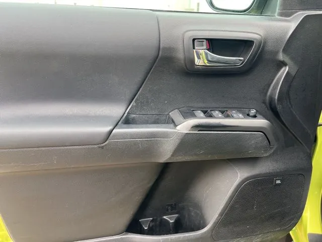 2023 Toyota Tacoma TRD Off-Road photo 4