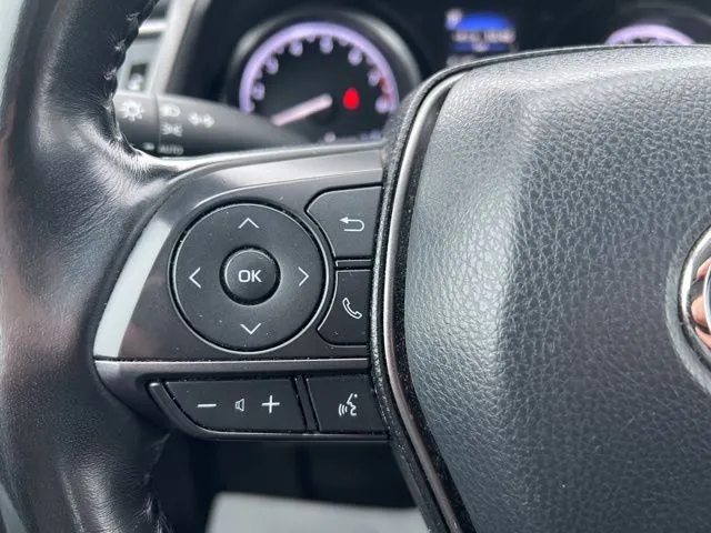 2022 Toyota Camry SE photo 4