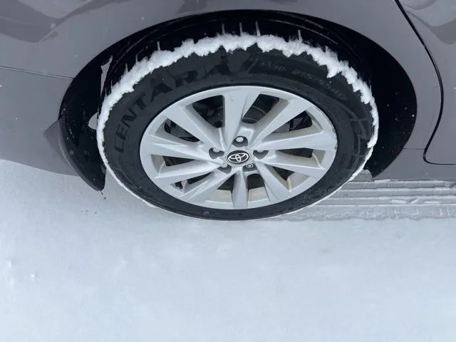 2022 Toyota Camry SE photo 2