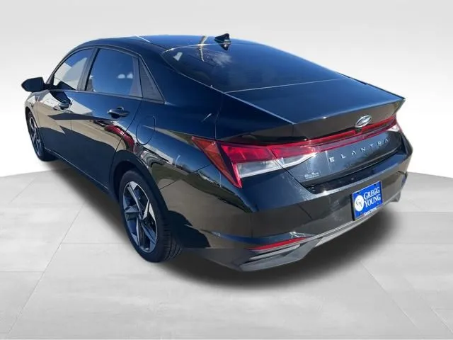 2023 Hyundai Elantra SEL Convenience photo 2