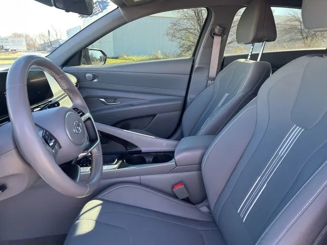 2023 Hyundai Elantra SEL Convenience photo 4