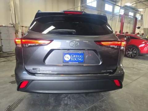 More photos of 2022 Toyota Highlander XLE at Gregg Young Toyota of Ottumwa, IA