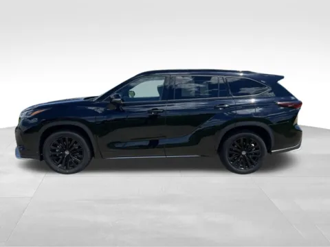Another view of 2025 Toyota Highlander XSE for sale in Ottumwa, IA at Gregg Young Toyota of Ottumwa